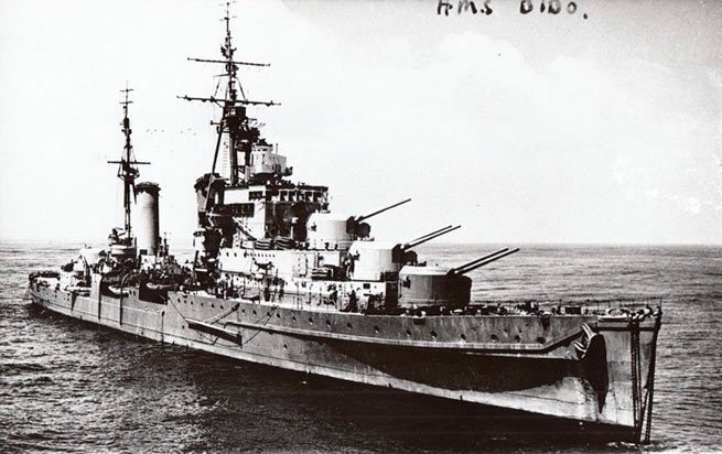 Британский крейсер HMS Dido (37), который перевез  греческое золото из Крита в Александрию в мае 1941 года