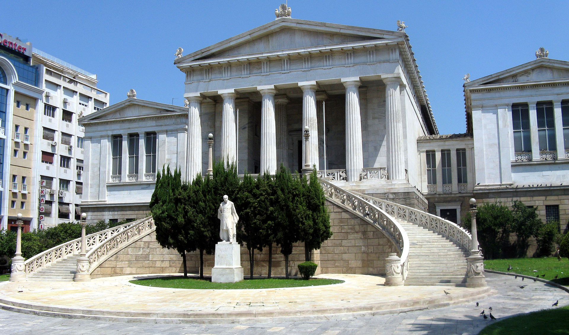 Старое здание Национальной библиотеки Греции. 