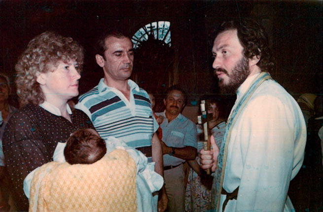 Семья Виониди крестит дочь Янниса Асланиди Олимпию. Батуми, 1990 г.
