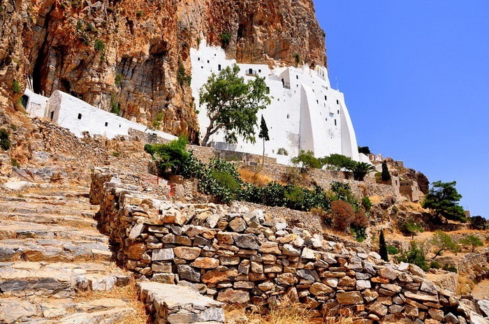 Cкальный православный монастырь Панагии Хозовиотиссы (остров Аморгос, Греция)