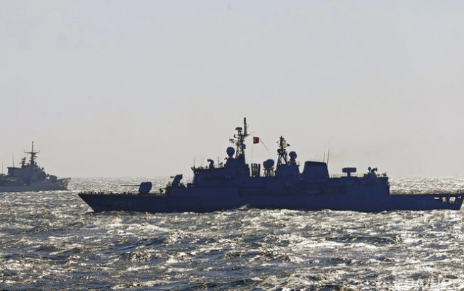 Военный корабль Турции открыл огонь в территориальных водах Греции