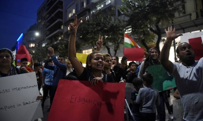 Курды пытались прорваться к посольству Турции, но были оттеснены полицией