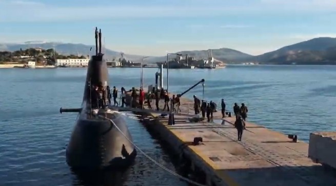 ВМФ Греции приглашает школьников на подводную лодку и на ракетный катер