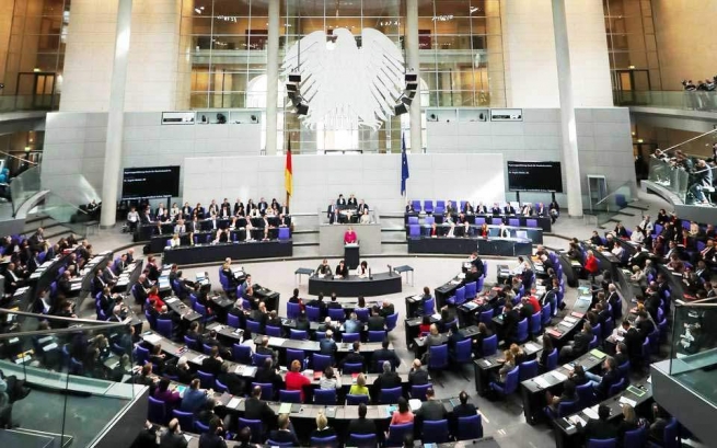 Парламент Германии утвердил последний транш для Греции