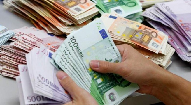 Поддельные купюры на сумму 12.000 евро обнаружены у итальянского туриста