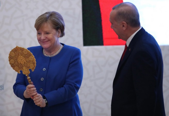 «Свет мой, зеркальце...»: Эрдоган угодил Меркель с подарком