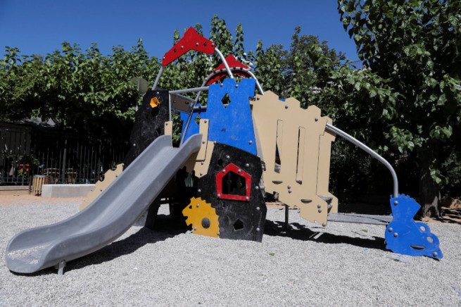 Новые детские площадки - подарок от городских властей