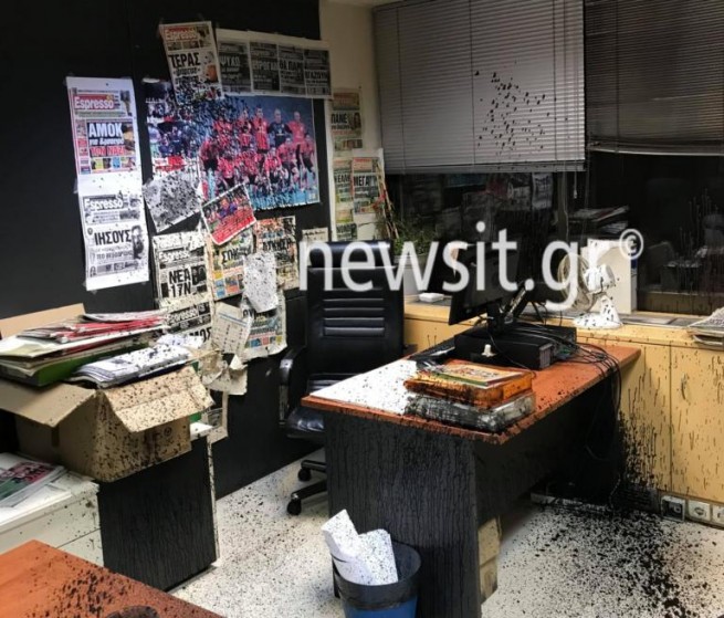 Анархисты атаковали посольство Австралии и офисы греческих газет