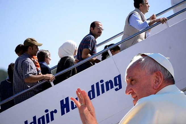 Папа Римский отправляет помощника на Лесбос, чтобы забрать оттуда  33 мигрантов