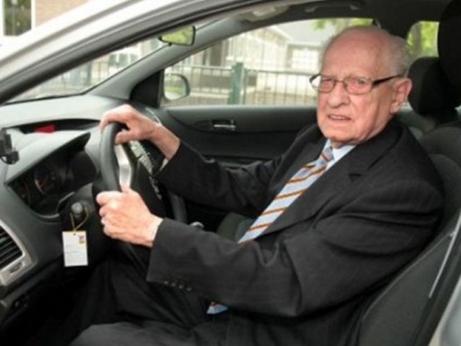 Изменения в продлении водительских прав лицам, старше 74 лет