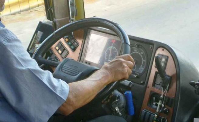 Водитель школьного автобуса потерял сознание за рулем...