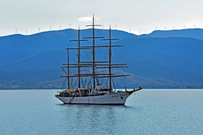 Старинная парусная яхта «Морское облако» в Нафплионе