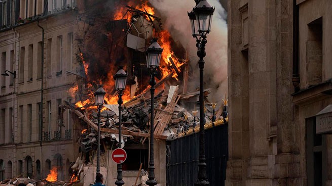 Мощный взрыв в центре Парижа