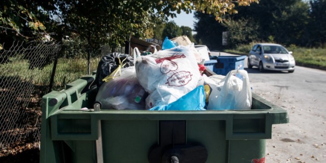Оставаясь дома, греки производят то же количество мусора, что и до карантина