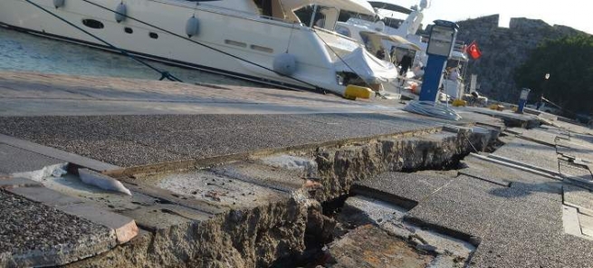 Ситуация на острове Кос: землетрясение разделило причал надвое