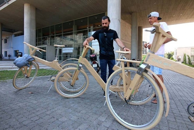 Путешествие по Греции на деревянных велосипедах