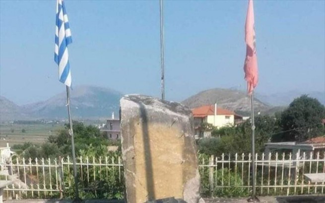 Афины осуждают разрушение памятника на юге Албании