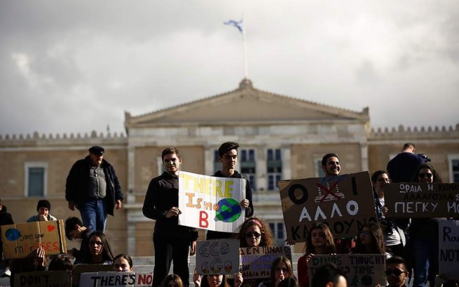 Митинг по изменению климата прошел перед парламентом Греции