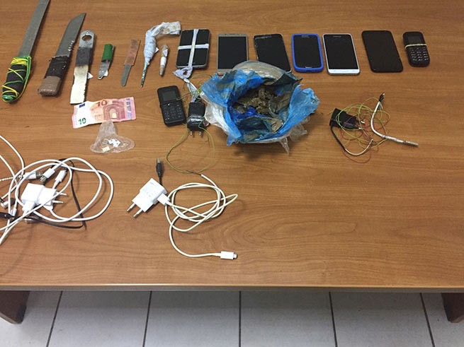 У заключенных, в тюрьме Агиос-Стефанос, обнаружили наркотики, оружие, телефоны
