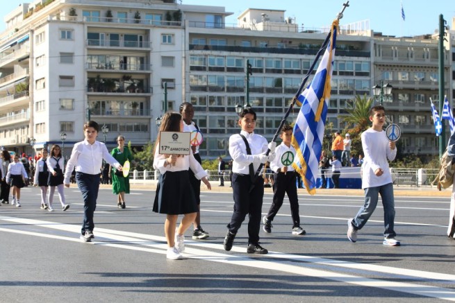 Парад школьников в Афинах