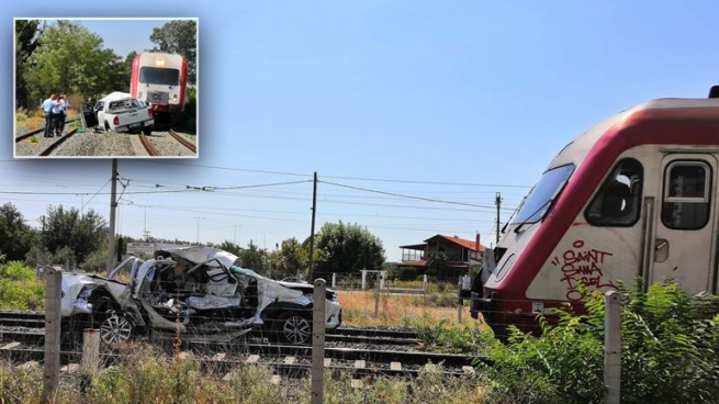 Поезд столкнулся с автомобилем, беременная погибла.