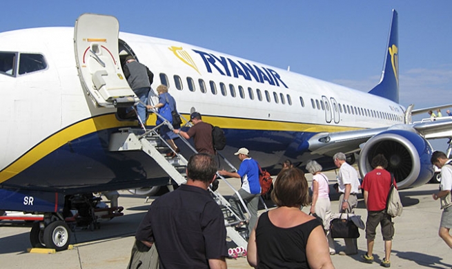 За 14,99 евро предлагает билеты Ryanair