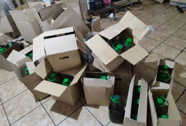 Мужчина арестован за фальсификацию оливкового масла: он добавлял в него химикаты для "похожести"
