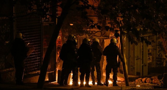 Столкновение между фанатами "Ари" и полицией