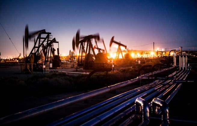 Нефтяные котировки завершают неделю самым резким снижением за два года