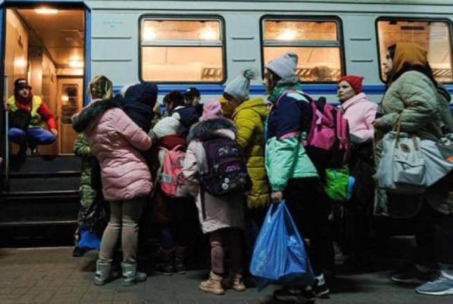 Украинских беженцев призвали возвращаться из Европы домой