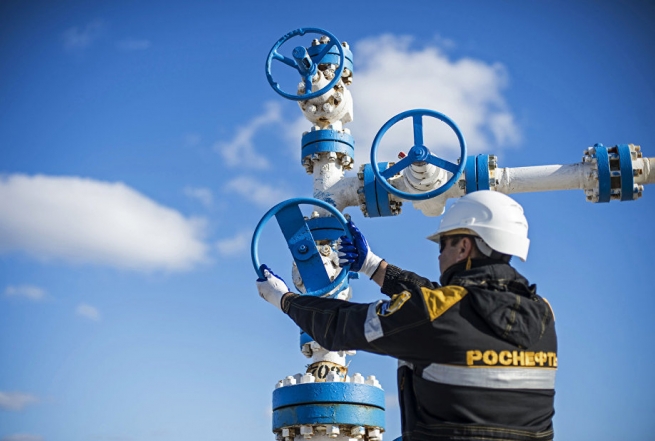 «Роснефть» осуществила первую поставку нефти греческой Hellenic Petroleum