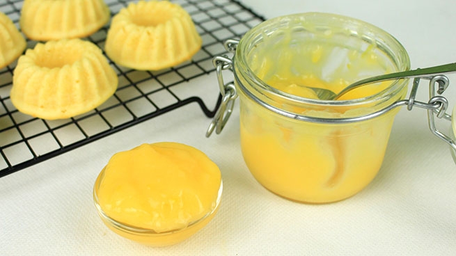 Ароматный лимонный крем  для выпечки.