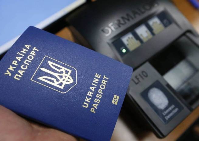 МИД Украины: посольства и консульства за рубежом выдают паспорта в штатном режиме