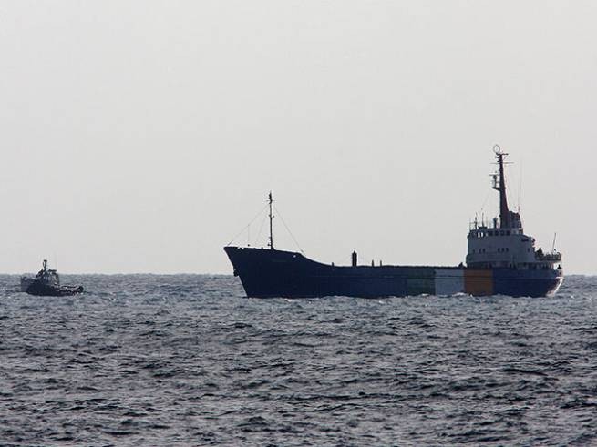 В порту Ларнаки готовится к отплытию второе судно с гумпомощью для Газы (видео)