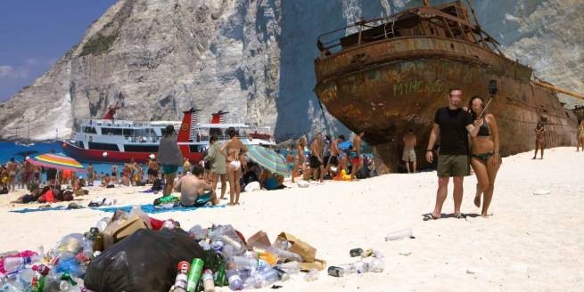 "Кораблекрушение" на Закинтосе превратили в мусорку