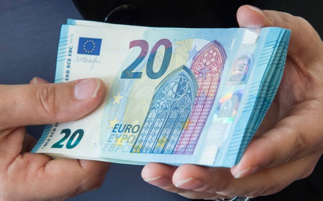 Новое ежемесячное пособие в размере 100 евро