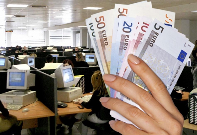 Какова зарплата государственных служащих в Греции?