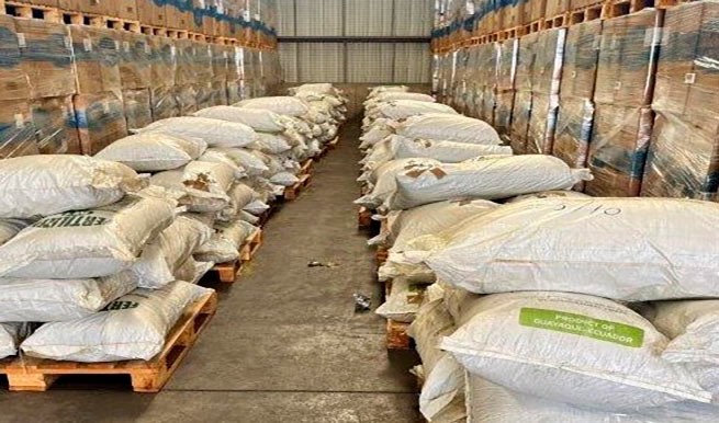 Десять тонн листьев коки в грузовом судне, задекларированном в порту Пирея как &quot;удобрения&quot;