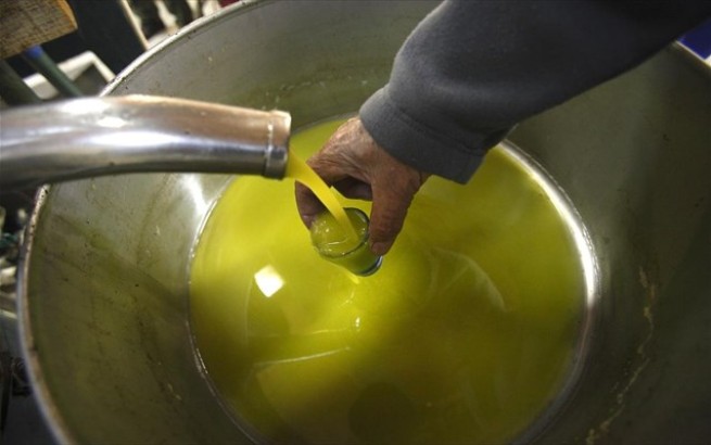 В краже восьми тонн оливкового масла обвиняются шесть человек