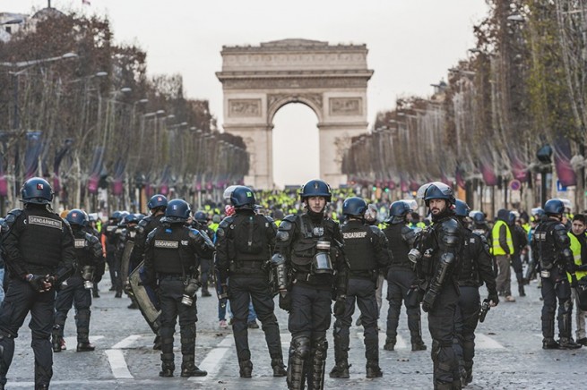 Беспорядки в Париже: протесты продолжаются несмотря на уступки властей