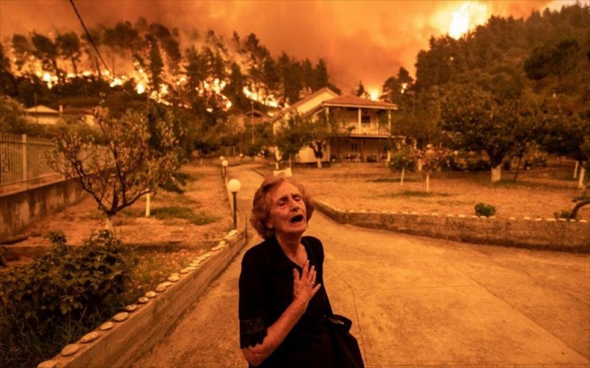 Журнал TIME выбрал изображение лесных пожаров на Эвии, как «Лучшее фото 2021 года»