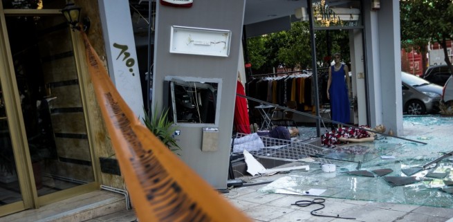 Салоники: взорвали банкомат и унесли добычу