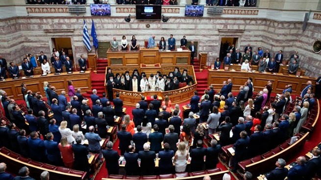 Новоизбранные депутаты Греции приведены к присяге, распределение мест