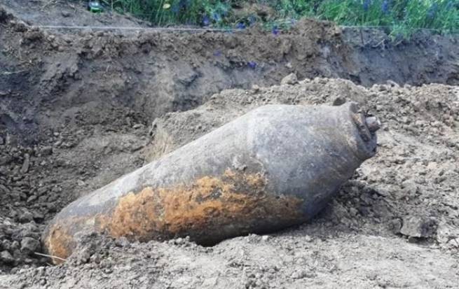 "Подарок с небес" - полуторатонную бомбу "потеряли" над Донецкой областью