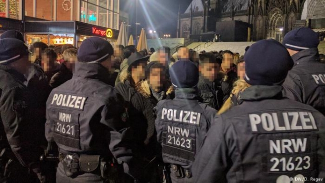 Отголоски скандала из-за нападений на женщин в Кельне до сих пор ощущаются в Германии