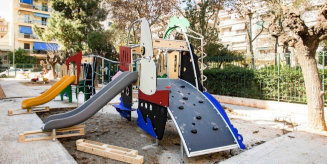 Афины: сегодня открываются детские площадки