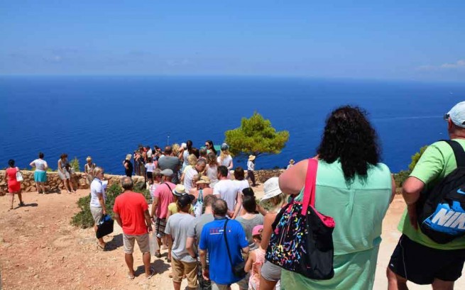 Греция чрезмерно зависит от туризма