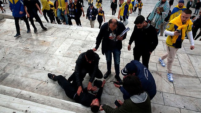 Болельщики израильской команды "Маккаби" избили палестинца на Синтагме