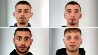 Патры: эти четверо арестованы за продажу наркотиков несовершеннолетним