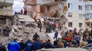 В Белгороде рухнул подъезд многоэтажки, сколько людей под завалами - неизвестно (дополнено)